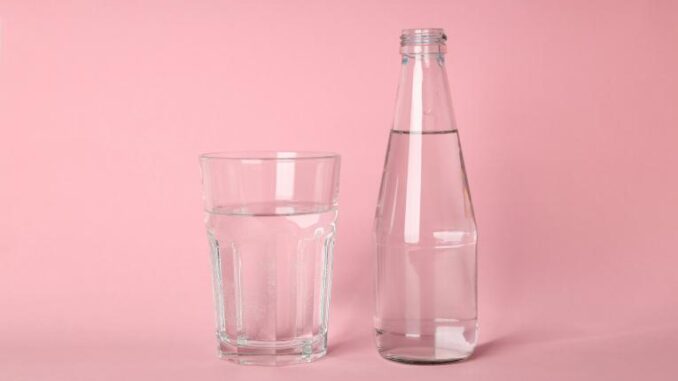 Stop plastica, il Comune di Cerveteri pronto a distribuire 6mila bottiglie in vetro cerveteri bottiglia in vetro