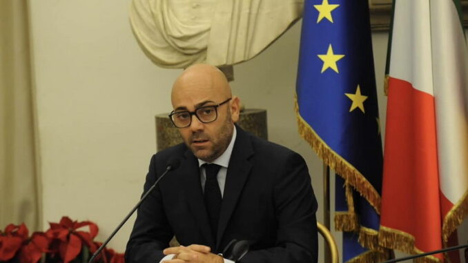 Politiche Abitative, De Santis (LcR): "Chat tra assessore Zevi e leader abusivi fatto grave" de santis