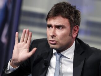 Di Battista: "Italia paese bello ma inutile"