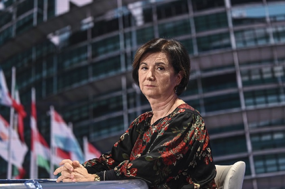 Roccella: “La maternità surrogata ha connotazioni razziste” surrogata