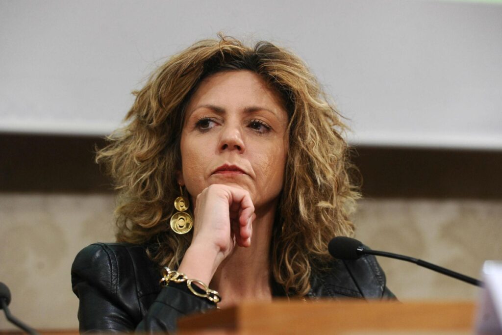 Lezzi: "C'è una bella storiella che viene dalla Puglia" Lezzi: "C'è una bella storiella che viene dalla Puglia"