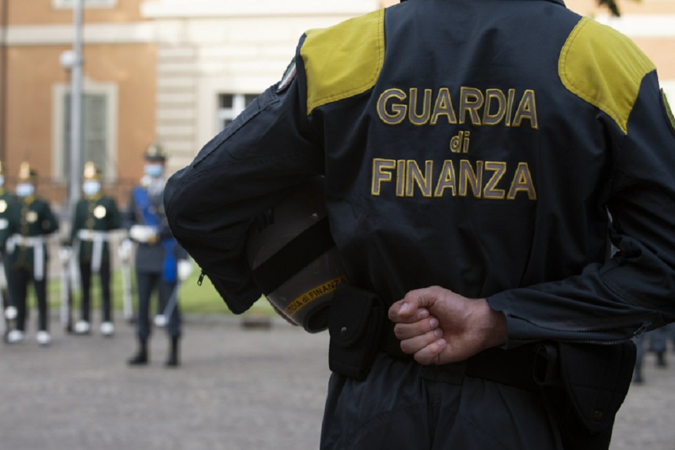 GdF Roma, intercettati all'aeroporto di Fiumicino 260.000 articoli contraffatti roma