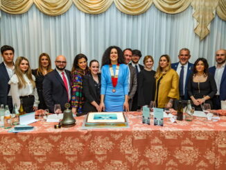 Rieti, il Rotaract Club dona uno specchio funzionale al centro disturbi alimentari Rieti, il Rotaract Club dona uno specchio funzionale al centro disturbi alimentari