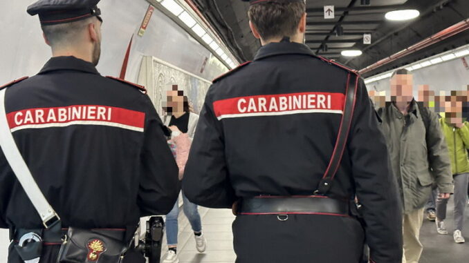GRUPPO RM - Controlli dei Carabinieri nella metropolitana (2)