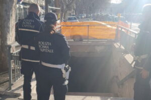 Roma, ennesimi sgomberi della Polizia di Roma Capitale nei sottopassi di Corso D’Italia