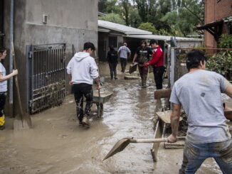 Alluvione, Bonaccini rilancia: “Se volete aiutare venite in vacanza qui”