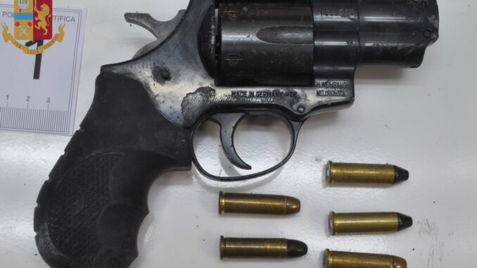 Anzio, arrestato 28enne dalla Polizia: sequestrati circa 2 chili di hashish e un revolver risultato poi rubato Anzio