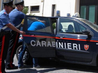 Roma, un 24nne e un 42enne arrestati dai Carabinieri poiché gravemente indiziati del reato di furto aggravato.