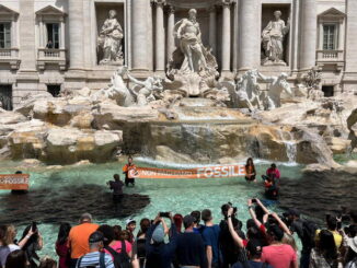 Roma, Fontana di Trevi, Sangiuliano: "Da eco-vandali rituale stanco, MiC si costituirà parte civile"