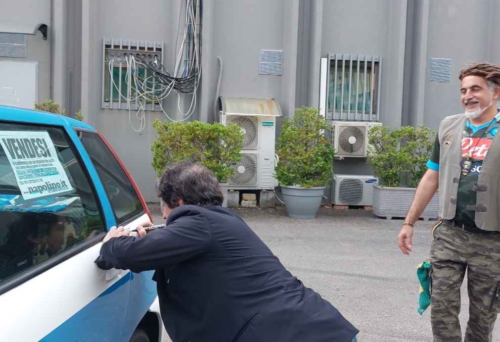 Il progetto 'Napolino': l'auto storica verniciata azzurro Napoli sarà messa in vendita per una finalità benefica progetto