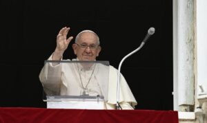 Papa Francesco: "Lo Spirito Santo rimane con noi e ci ricorda che siamo figli amati di Dio"