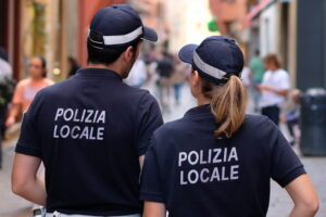 Roma, novantenne in stato confusionale ritrova la strada di casa grazie alla Polizia di Roma Capitale
