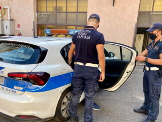 Colosseo, chiedono soldi in cambio di foto: due persone fermate dalla Polizia di Roma Capitale colosseo
