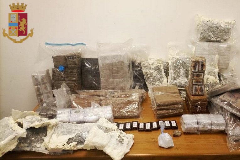 Roma, continua senza sosta la lotta della Polizia allo spaccio di sostanze stupefacenti Roma