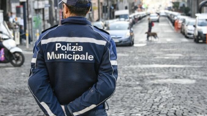 polizia napoli municipale polizia