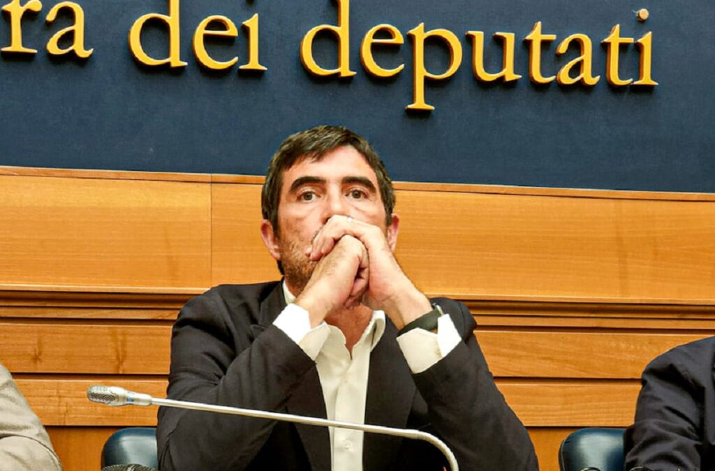 PNRR, Fratoianni: "Governo scellerato e irresponsabile" pnrr