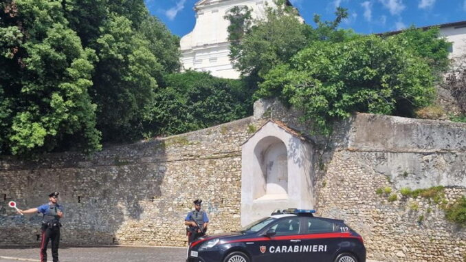 TIVOLI - I Carabinieri impegnati in un posto di controllo
