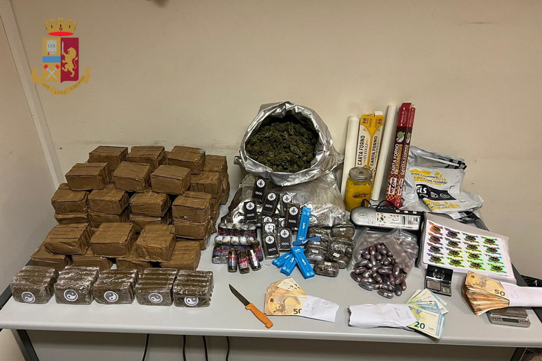 Roma, sequestrati 40 chili di droga in un appartamento a Centocelle Roma