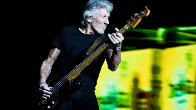Roger_Waters_Us+Them_Tour_2018,_Estadio_Nacional_Chile_8 waters