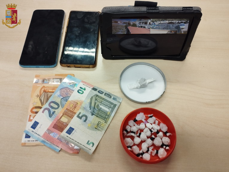 Roma, arresti da parte della polizia per spaccio e detenzione di droga Roma