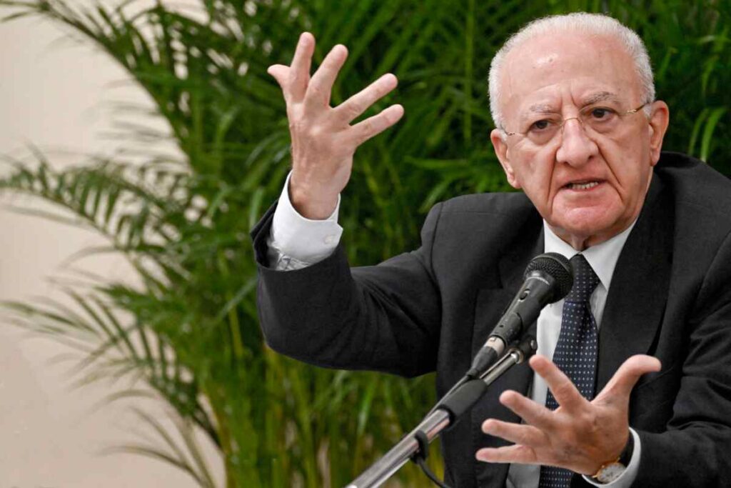 Caivano, De Luca contro le fiction: “Gli sceneggiati in tv esaltano il modello dei giovani camorristi” Caivano, De Luca contro le fiction: “Gli sceneggiati in tv esaltano il modello dei giovani camorristi”