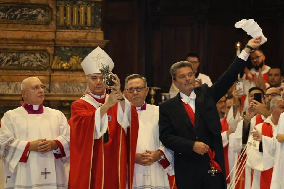 De Magistris: "San Gennaro bene comune, corpo di Napoli" gennaro