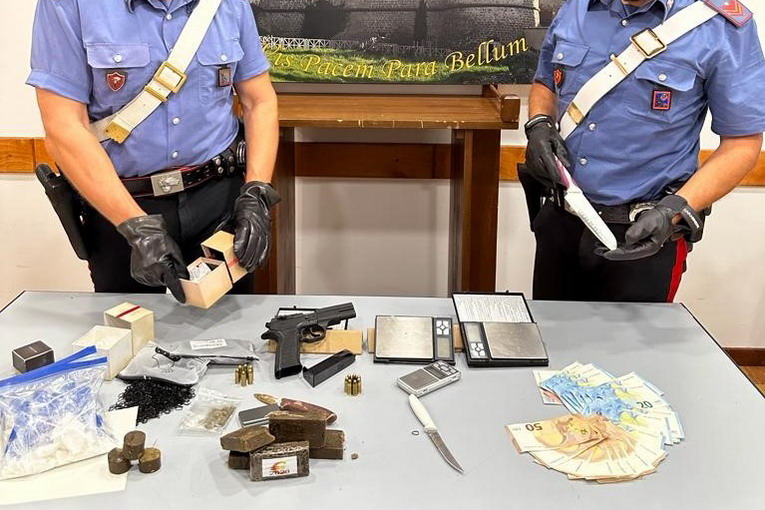 Roma, operazione dei carabinieri: due arresti per spaccio, ricettazione e detenzione abusiva di armi Roma
