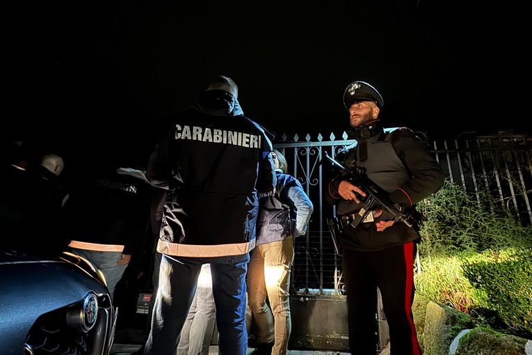 Roma, operazione antidroga: notificate 12 misure cautelari Roma