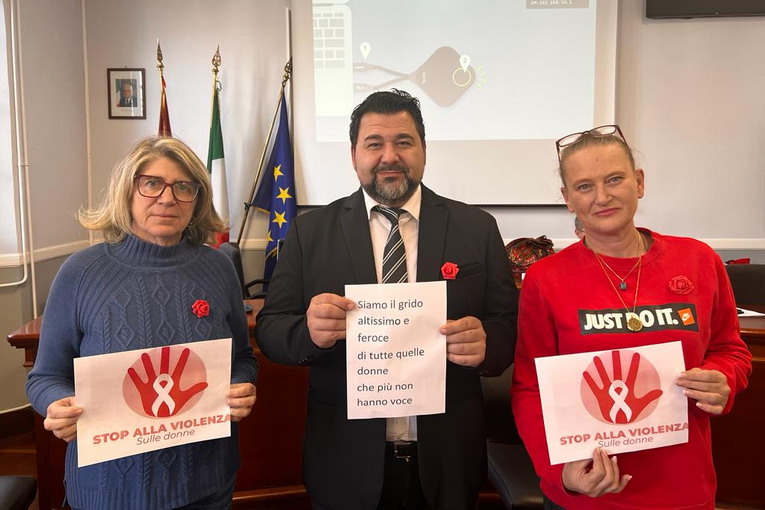 Municipio X, Gruppo consiliare M5S: "Ci vuole più di 1 minuto di rumore per sconfiggere il silenzio sulla violenza contro le donne” Municipio