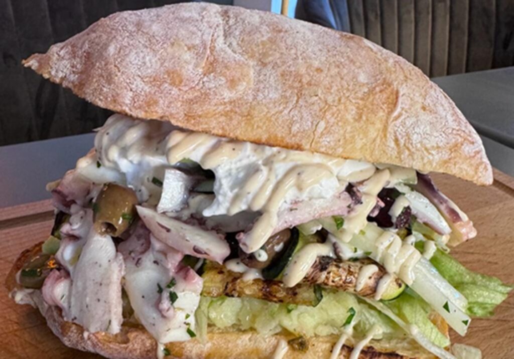 Bobo Vieri ispira Vittorio Gucci: nasce il panino “Polpo di tacco” panino