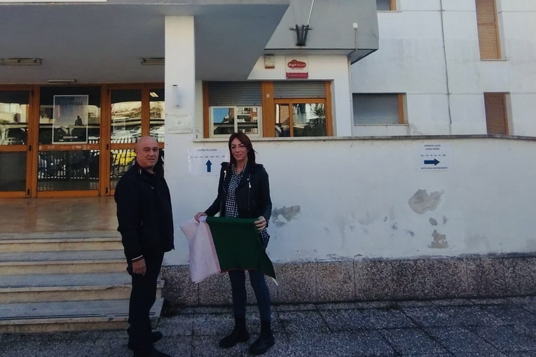 Ostia, X municipio: l'associazione NOI dona tricolori alle scuole del territorio Ostia