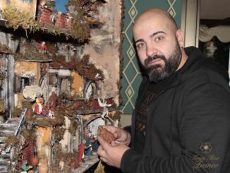 Napoli, i pastori di cioccolato del Bar Franco nel presepe tradizionale pastori