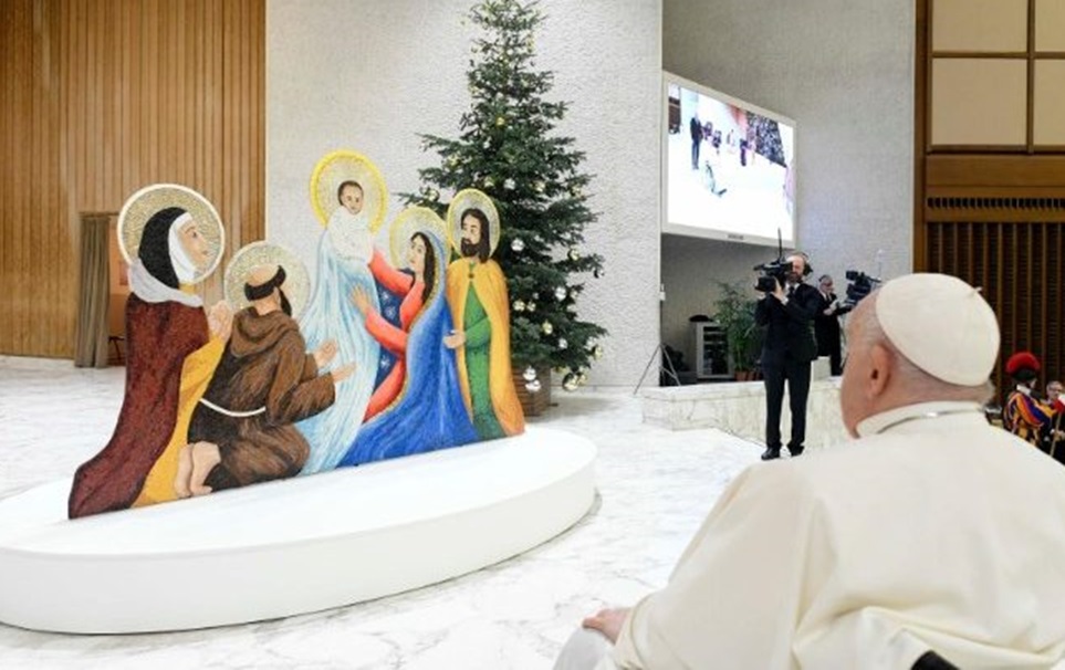 Papa Francesco: "Davanti al presepe pensiamo al dramma della Terra Santa" papa