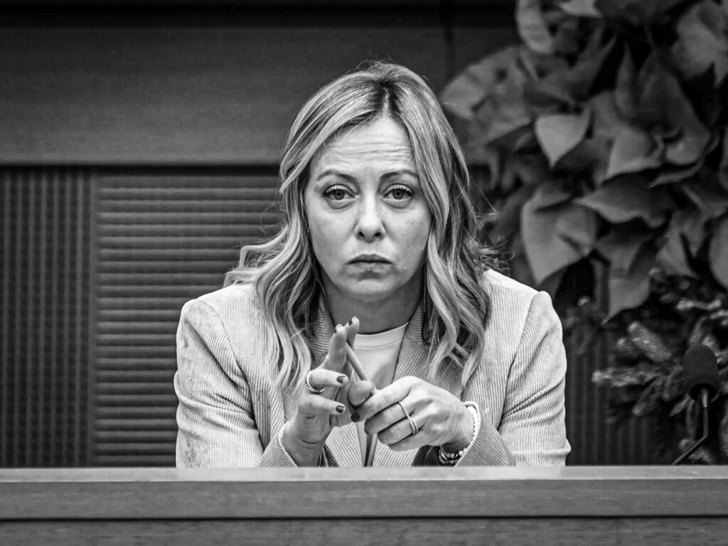 Fratoianni: La Meloni presenta in conferenza stampa un Paese in svendita" meloni