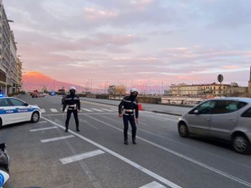 Napoli: movida cittadina, controlli della Polizia Locale Napoli: movida cittadina, controlli della Polizia Locale