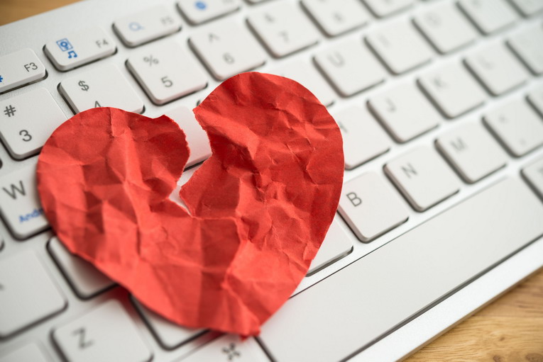 Romance Scam? Fenomeno raro ma quello che preoccupa invece i più sono “i flirt online con sconosciuti” Romance