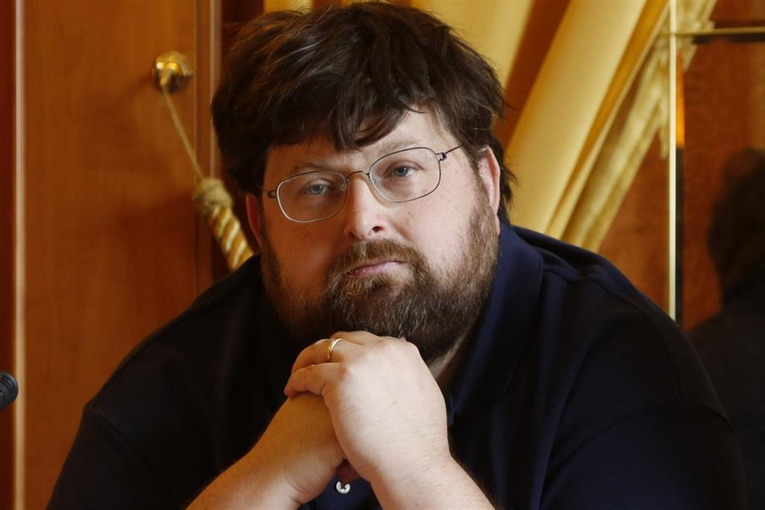 Adinolfi (Il Popolo della Famiglia): “Polemica sulle carte d’identità non così fondamentale, la Costituzione dice cosa è una famiglia" Adinolfi