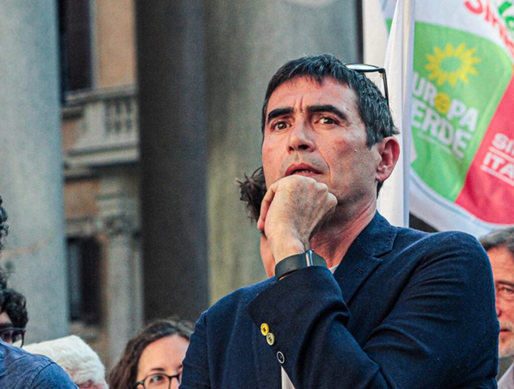 Fratoianni: " L'insensata vendetta del governo Netanyahu non ha riportato a casa gli ostaggi e ha provocato un’ecatombe" Fratoianni: " L'insensata vendetta del governo Netanyahu non ha riportato a casa gli ostaggi e ha provocato un’ecatombe"