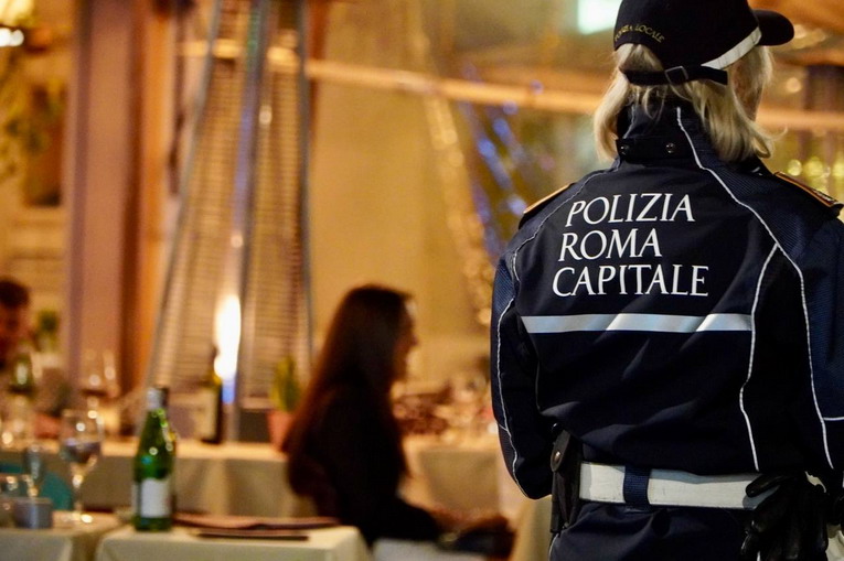 Roma, controlli della polizia locale tra vendita di alcolici e strutture ricettive Roma