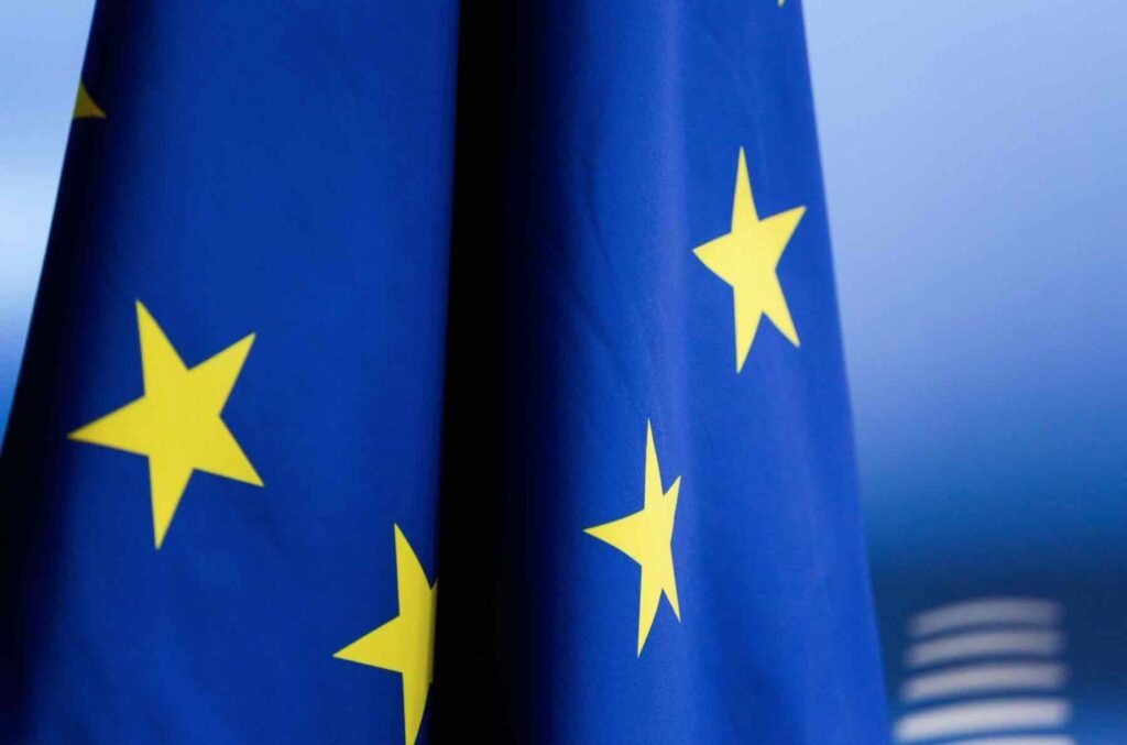 Elezioni Europee, in 60 città i monumenti si tingono di blu contro l’astensionismo elezioni