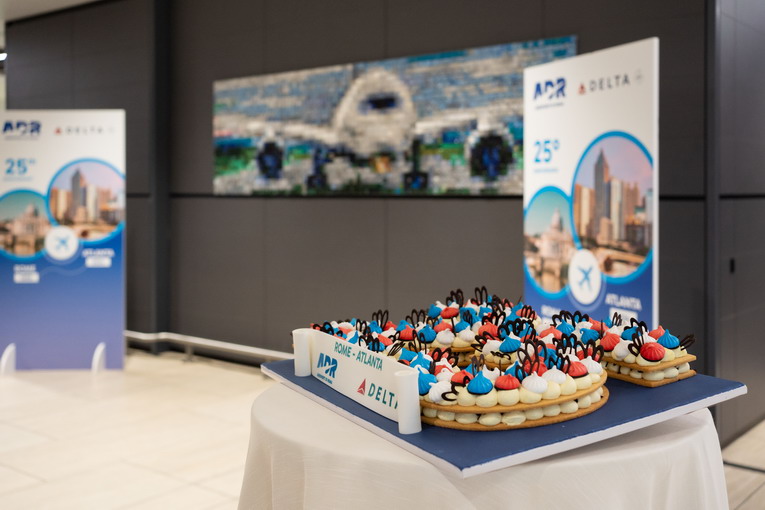 Delta celebra i 25 anni del volo che collega Roma con Atlanta, l’aeroporto più importante al mondo Delta