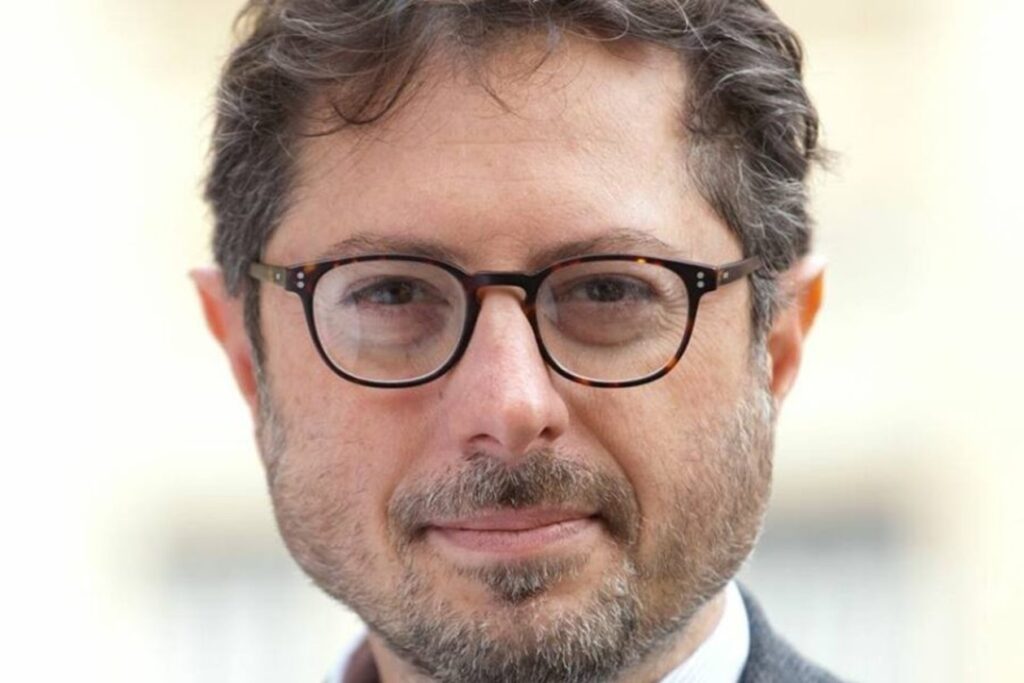 Borrelli: "Bisogna ripristinare la legalità ad ogni costo. Questi farabutti credono di poter fare ciò che vogliono" borrelli