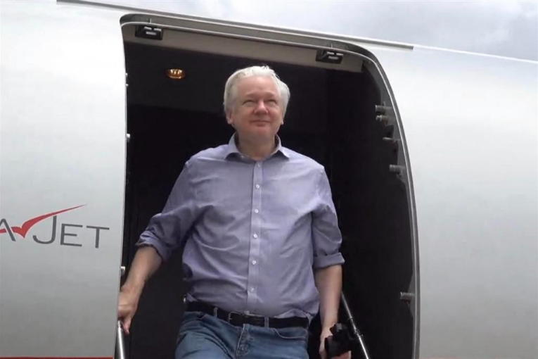 Julian Assange Libero