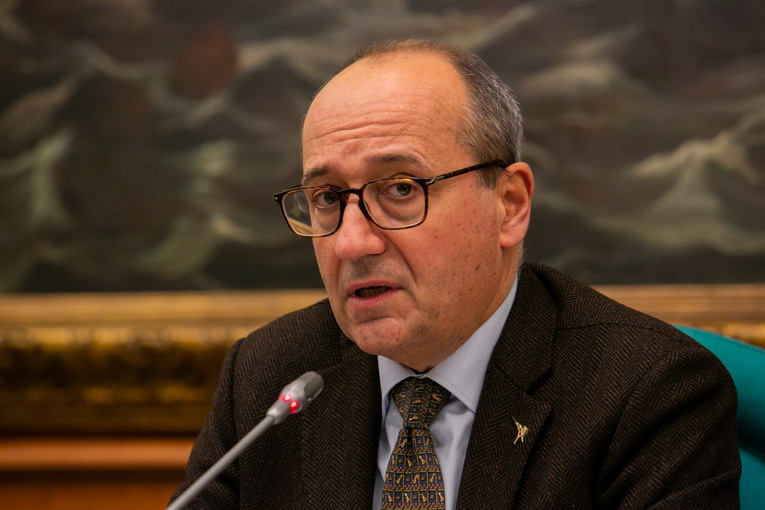 Bagnai: "La crescita è ferma dal 2007 e nessuno si chiede perché" Bagnai