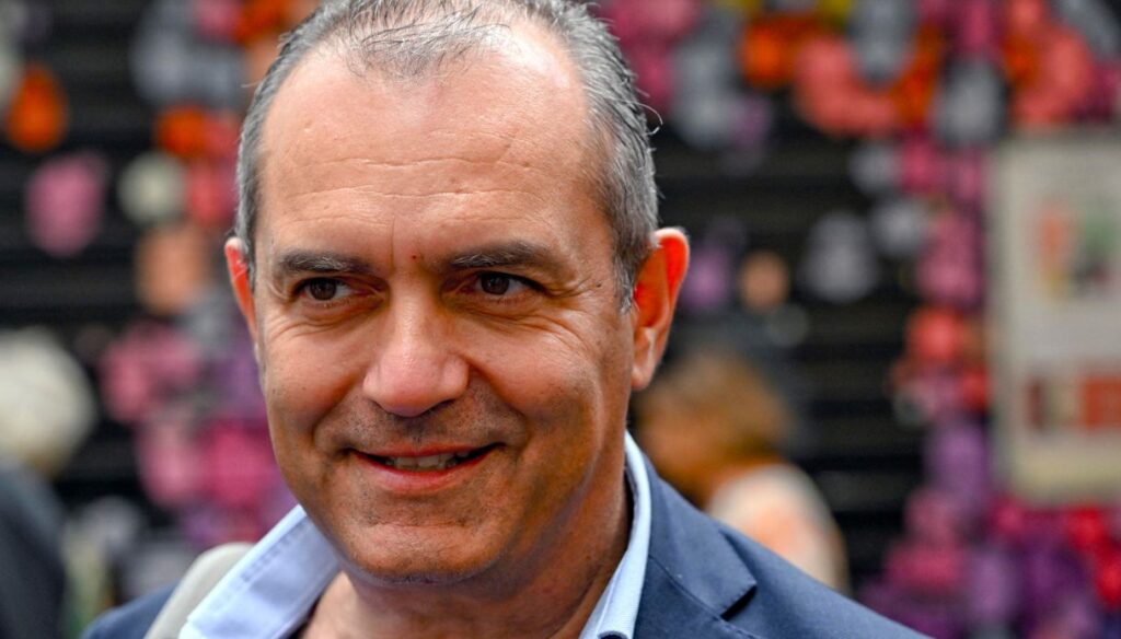 De Magistris: "Ma lo hanno mai letto il manifesto?" De Magistris: "Ma lo hanno mai letto il manifesto?"