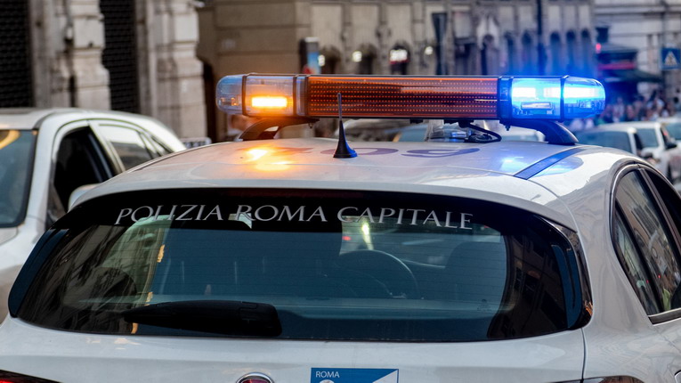Roma, via Aurelia, provoca un incedente e scappa: trovato il conducente Roma