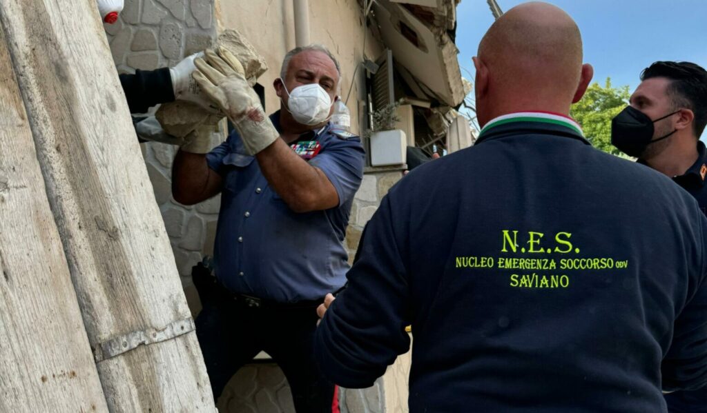 Crolla palazzina a Saviano, in provincia di Napoli: morta bambina di 4 anni saviano