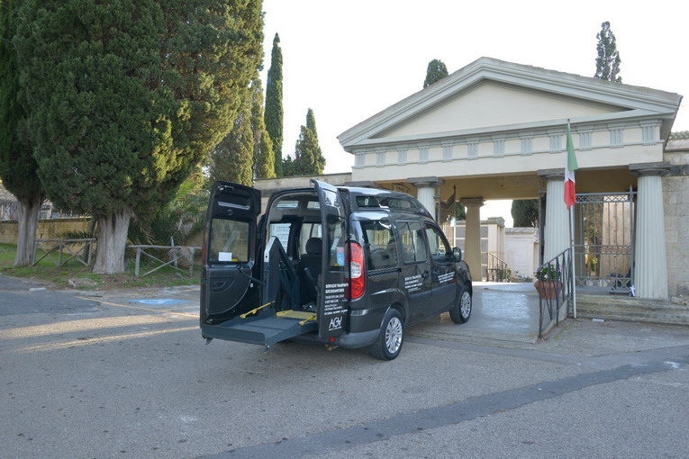 Tarquinia, al via il servizio navetta gratuito per le aree interne del cimitero monumentale “San Lorenzo”