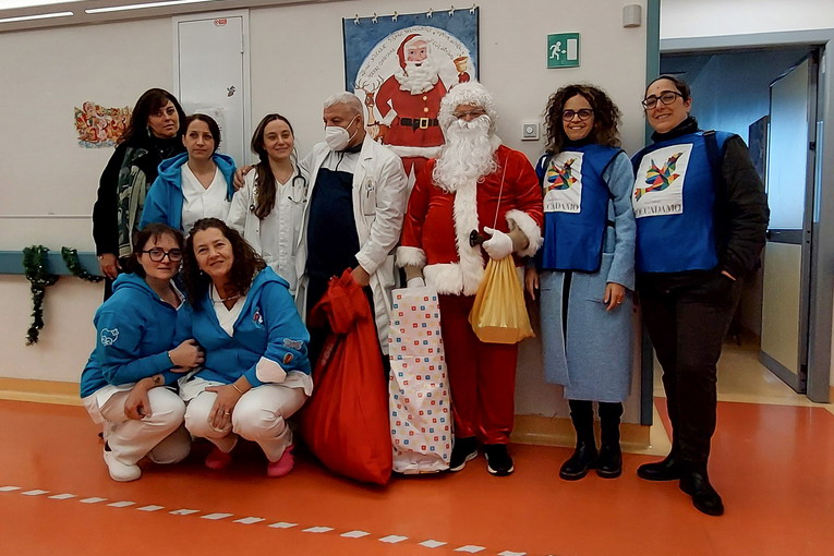 Mettiamoci in gioco 2025, le renne di Babbo Natale fanno tappa nei reparti di pediatria