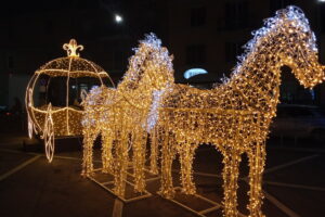 Il Natale di Cerveteri si illumina: Piazza Aldo Moro e luminarie realizzate grazie a finanziamento regionale